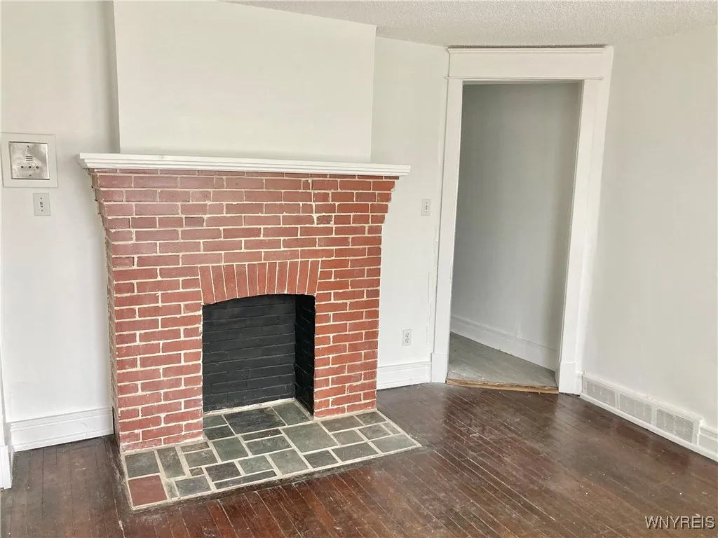 294 S. Elmwood Avenue 6, Buffalo, New York 14201, Buffalo, New York 14201, 1 Bedroom Bedrooms, 3 Rooms Rooms,1 BathroomBathrooms,Residential Lease,Closed,294 S. Elmwood Avenue 6, Buffalo, New York 14201,B1618991