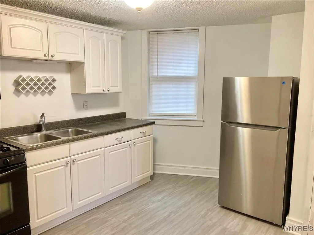 294 S. Elmwood Avenue 6, Buffalo, New York 14201, Buffalo, New York 14201, 1 Bedroom Bedrooms, 3 Rooms Rooms,1 BathroomBathrooms,Residential Lease,Closed,294 S. Elmwood Avenue 6, Buffalo, New York 14201,B1618991
