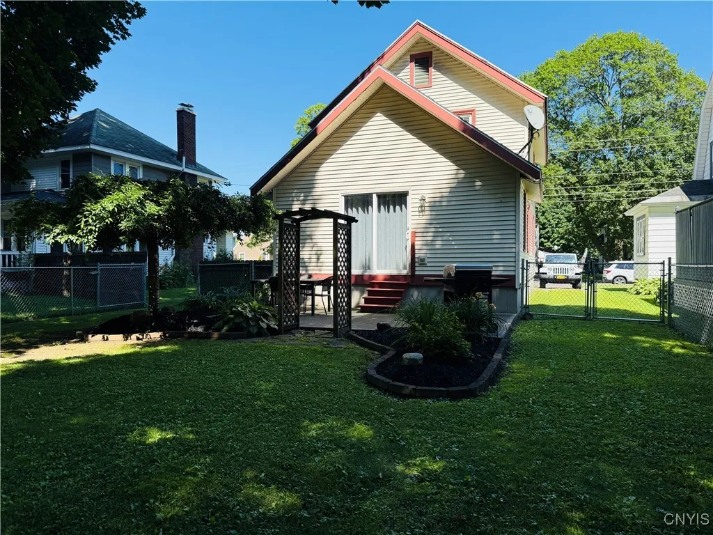 19 Cedar Street, Cortland, New York 13045, Cortland, New York 13045, 3 Bedrooms Bedrooms, 9 Rooms Rooms,2 BathroomsBathrooms,Residential,Closed,19 Cedar Street, Cortland, New York 13045,S1618956