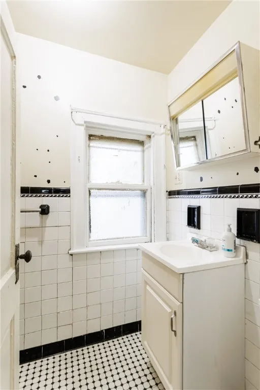 72 Weld Street, Rochester, New York 14605, Rochester, New York 14605, 4 Bedrooms Bedrooms, 7 Rooms Rooms,1 BathroomBathrooms,Residential,For Sale,72 Weld Street, Rochester, New York 14605,R1618746