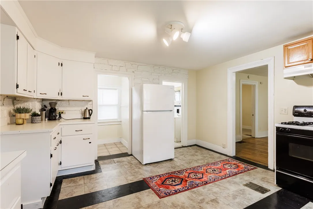 72 Weld Street, Rochester, New York 14605, Rochester, New York 14605, 4 Bedrooms Bedrooms, 7 Rooms Rooms,1 BathroomBathrooms,Residential,For Sale,72 Weld Street, Rochester, New York 14605,R1618746