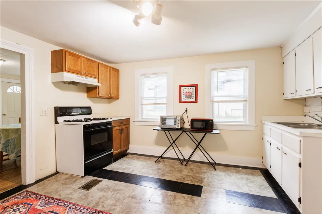 72 Weld Street, Rochester, New York 14605, Rochester, New York 14605, 4 Bedrooms Bedrooms, 7 Rooms Rooms,1 BathroomBathrooms,Residential,For Sale,72 Weld Street, Rochester, New York 14605,R1618746