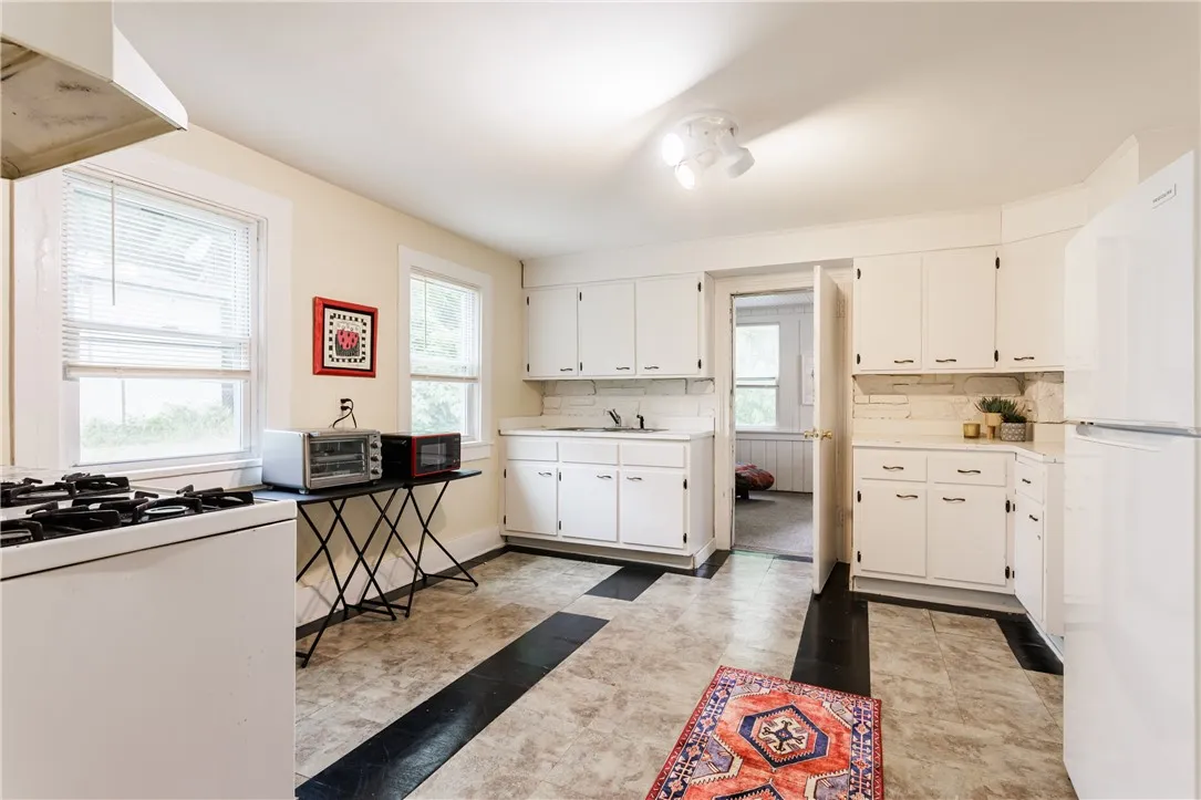 72 Weld Street, Rochester, New York 14605, Rochester, New York 14605, 4 Bedrooms Bedrooms, 7 Rooms Rooms,1 BathroomBathrooms,Residential,For Sale,72 Weld Street, Rochester, New York 14605,R1618746