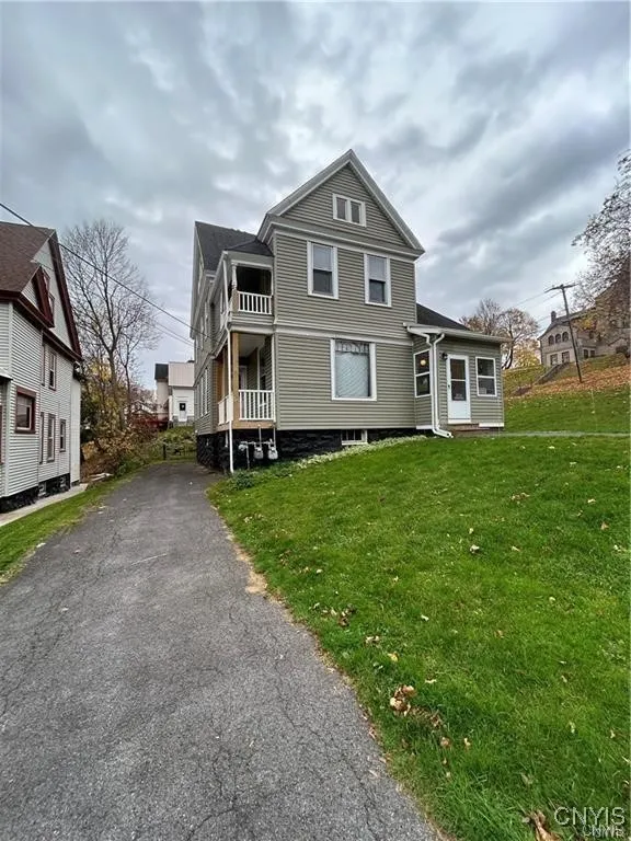 309 Hamilton Street, Syracuse, New York 13204, Syracuse, New York 13204, 2 Bedrooms Bedrooms, 6 Rooms Rooms,1 BathroomBathrooms,Residential Lease,For Rent,309 Hamilton Street, Syracuse, New York 13204,S1619002