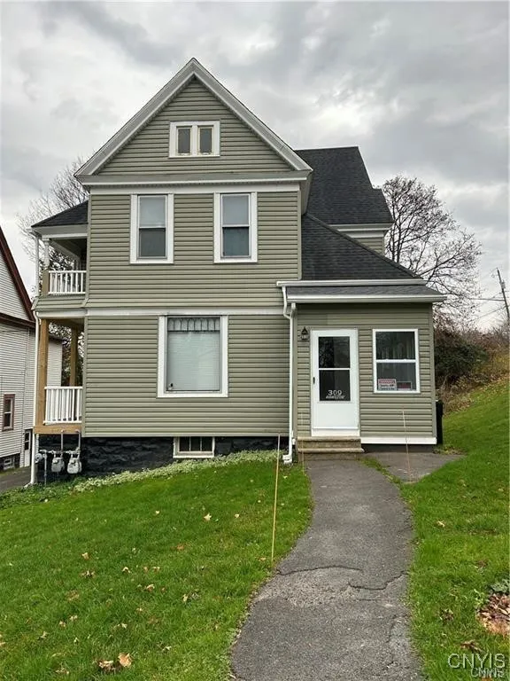 309 Hamilton Street, Syracuse, New York 13204, Syracuse, New York 13204, 2 Bedrooms Bedrooms, 6 Rooms Rooms,1 BathroomBathrooms,Residential Lease,For Rent,309 Hamilton Street, Syracuse, New York 13204,S1619002