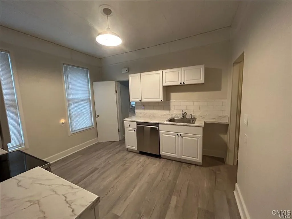 309 Hamilton Street, Syracuse, New York 13204, Syracuse, New York 13204, 2 Bedrooms Bedrooms, 6 Rooms Rooms,1 BathroomBathrooms,Residential Lease,For Rent,309 Hamilton Street, Syracuse, New York 13204,S1619002