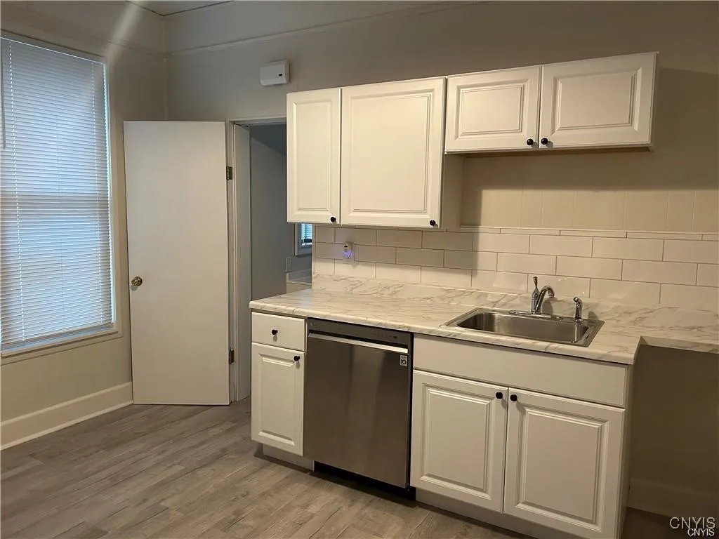 309 Hamilton Street, Syracuse, New York 13204, Syracuse, New York 13204, 2 Bedrooms Bedrooms, 6 Rooms Rooms,1 BathroomBathrooms,Residential Lease,For Rent,309 Hamilton Street, Syracuse, New York 13204,S1619002