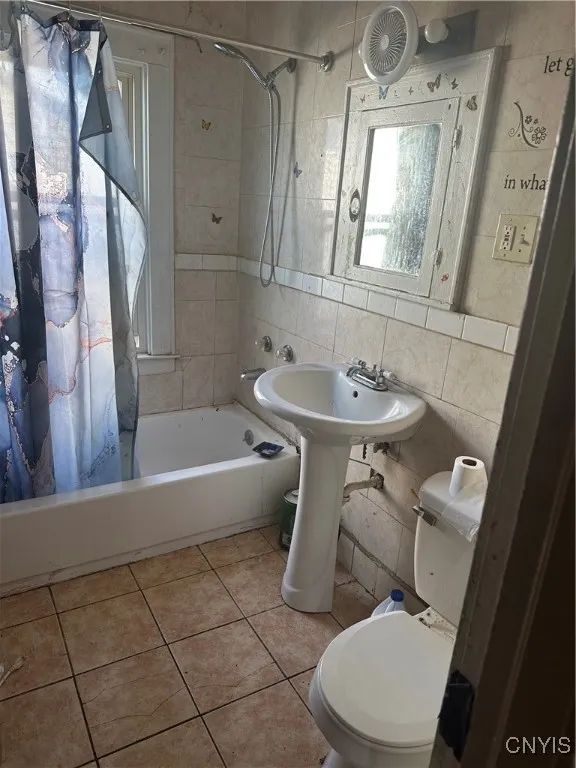 Upstairs Unit Bathroom