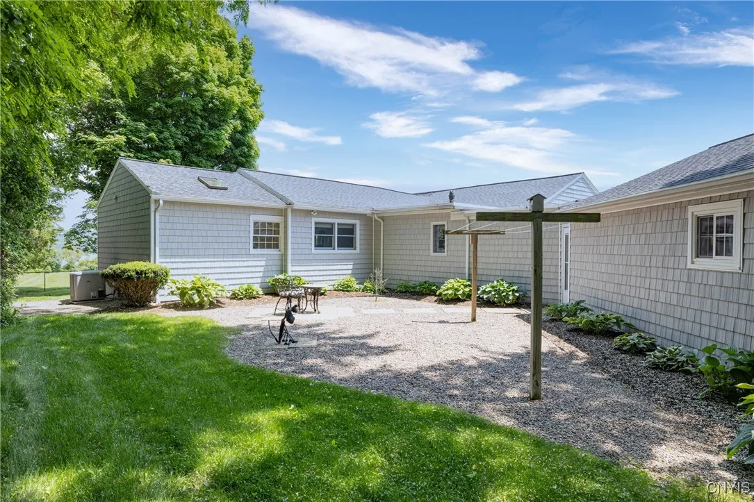 2516 West Lake Road, Skaneateles, New York 13152, Skaneateles, New York 13152, 4 Bedrooms Bedrooms, 9 Rooms Rooms,2 BathroomsBathrooms,Residential,Closed,2516 West Lake Road, Skaneateles, New York 13152,0,S1615259