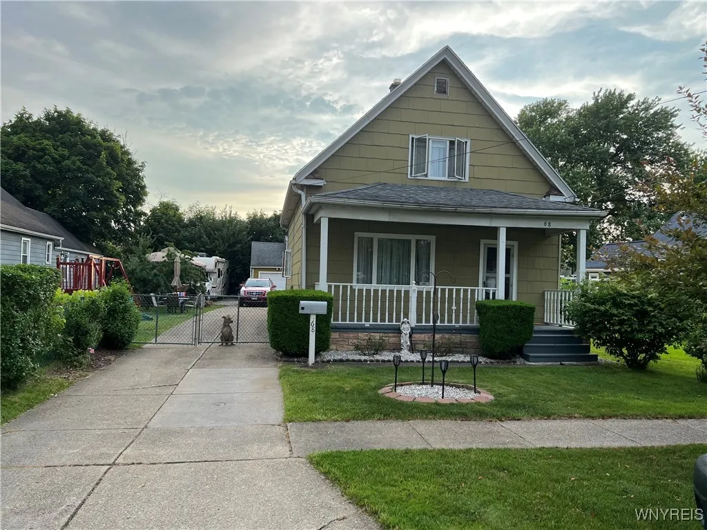 68 Garland Avenue, Cheektowaga, New York 14206, Cheektowaga, New York 14206, 4 Bedrooms Bedrooms, 9 Rooms Rooms,1 BathroomBathrooms,Residential,For Sale,68 Garland Avenue, Cheektowaga, New York 14206,B1619017