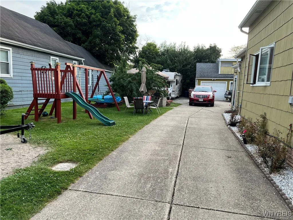 68 Garland Avenue, Cheektowaga, New York 14206, Cheektowaga, New York 14206, 4 Bedrooms Bedrooms, 9 Rooms Rooms,1 BathroomBathrooms,Residential,For Sale,68 Garland Avenue, Cheektowaga, New York 14206,B1619017