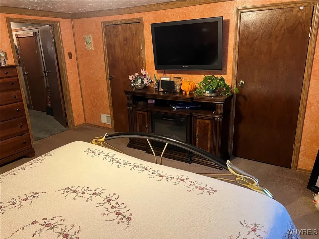 MASTER BEDROOM
 2ND FLOOR