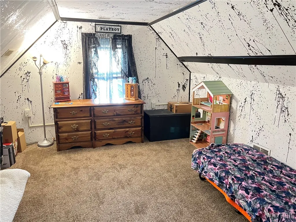 BEDROOM
2ND FLOOR