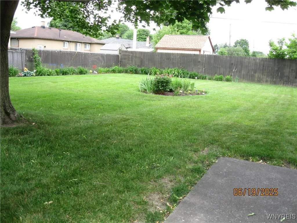 Beautifully Landscaped yard