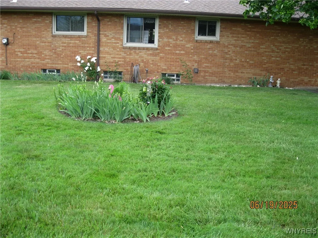 Rear view of all Brick Ranch