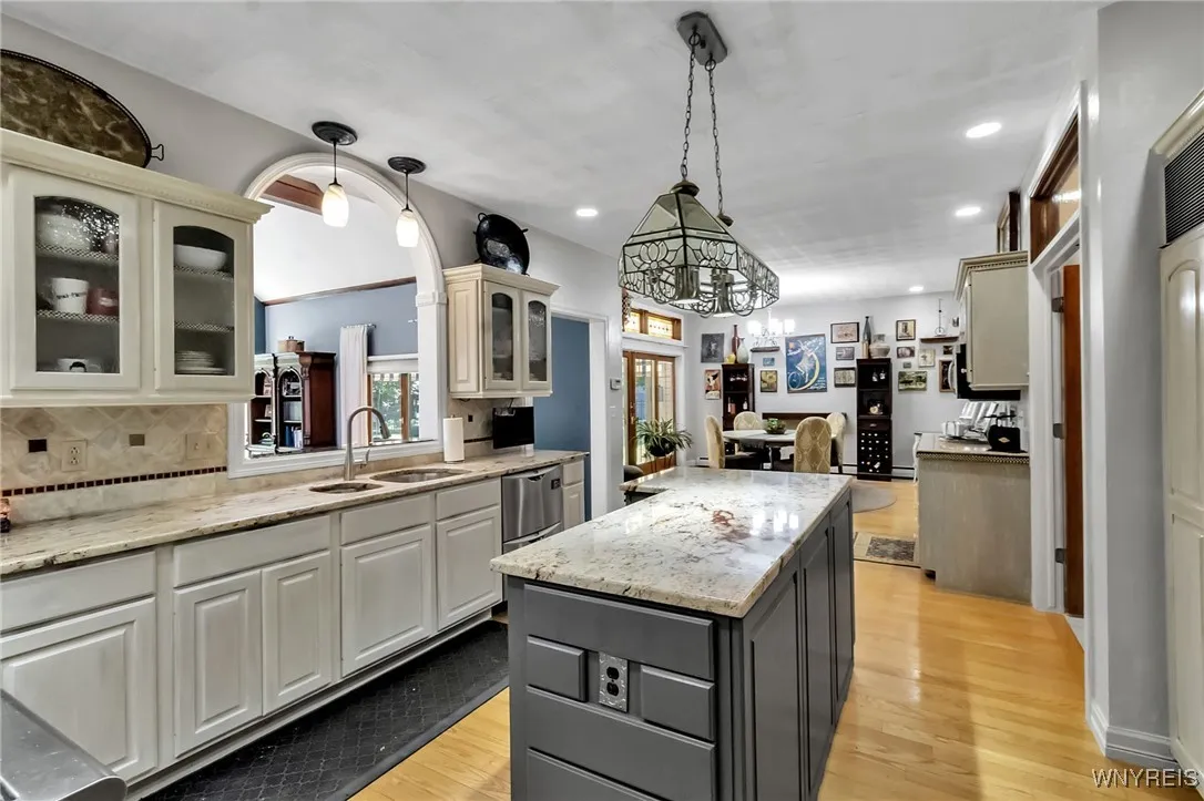 9875 Hollingson Rd, Clarence, New York 14031, Clarence, New York 14031, 5 Bedrooms Bedrooms, 15 Rooms Rooms,3 BathroomsBathrooms,Residential,Closed,9875 Hollingson Rd, Clarence, New York 14031,0,B1618517