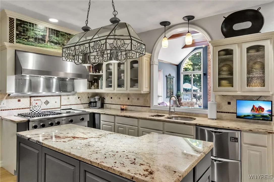 9875 Hollingson Rd, Clarence, New York 14031, Clarence, New York 14031, 5 Bedrooms Bedrooms, 15 Rooms Rooms,3 BathroomsBathrooms,Residential,Closed,9875 Hollingson Rd, Clarence, New York 14031,0,B1618517