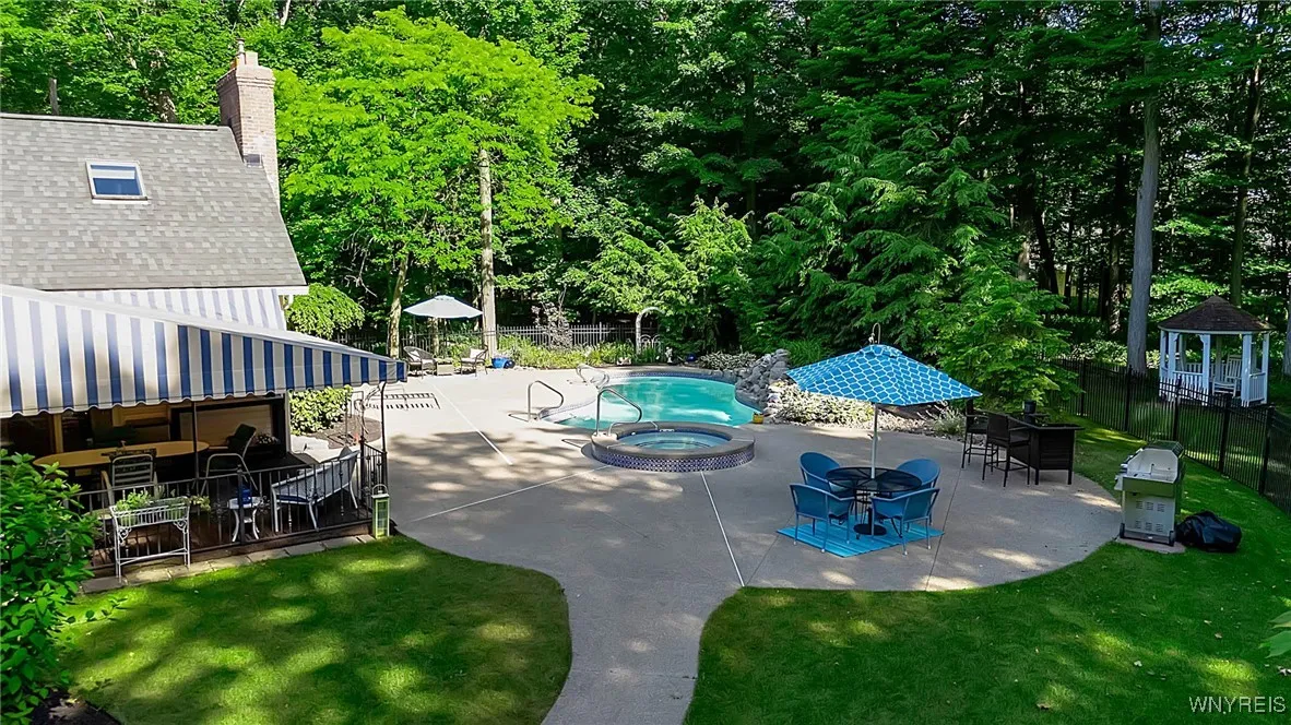 9875 Hollingson Rd, Clarence, New York 14031, Clarence, New York 14031, 5 Bedrooms Bedrooms, 15 Rooms Rooms,3 BathroomsBathrooms,Residential,Closed,9875 Hollingson Rd, Clarence, New York 14031,0,B1618517