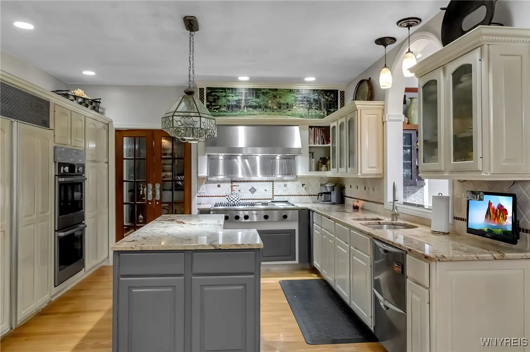 9875 Hollingson Rd, Clarence, New York 14031, Clarence, New York 14031, 5 Bedrooms Bedrooms, 15 Rooms Rooms,3 BathroomsBathrooms,Residential,Closed,9875 Hollingson Rd, Clarence, New York 14031,0,B1618517