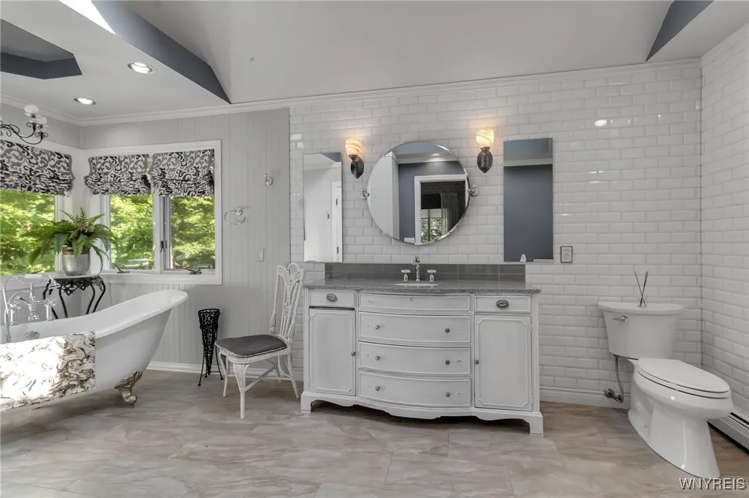 9875 Hollingson Rd, Clarence, New York 14031, Clarence, New York 14031, 5 Bedrooms Bedrooms, 15 Rooms Rooms,3 BathroomsBathrooms,Residential,Closed,9875 Hollingson Rd, Clarence, New York 14031,0,B1618517