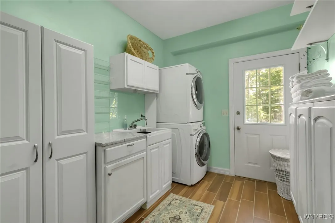 9875 Hollingson Rd, Clarence, New York 14031, Clarence, New York 14031, 5 Bedrooms Bedrooms, 15 Rooms Rooms,3 BathroomsBathrooms,Residential,Closed,9875 Hollingson Rd, Clarence, New York 14031,0,B1618517