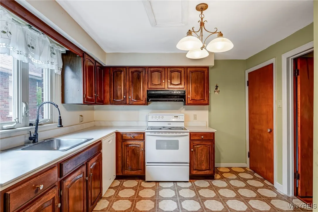 2104 Walnut Avenue, Niagara Falls, New York 14301, Niagara Falls, New York 14301, 3 Bedrooms Bedrooms, 7 Rooms Rooms,2 BathroomsBathrooms,Residential,For Sale,2104 Walnut Avenue, Niagara Falls, New York 14301,B1619062