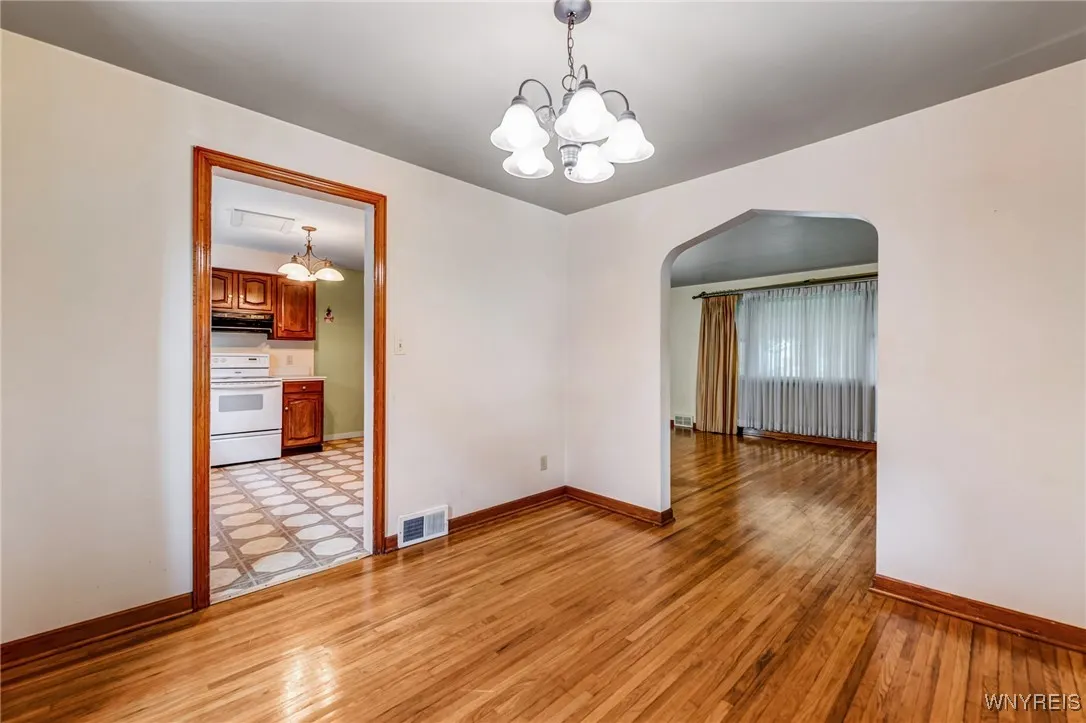 2104 Walnut Avenue, Niagara Falls, New York 14301, Niagara Falls, New York 14301, 3 Bedrooms Bedrooms, 7 Rooms Rooms,2 BathroomsBathrooms,Residential,For Sale,2104 Walnut Avenue, Niagara Falls, New York 14301,B1619062