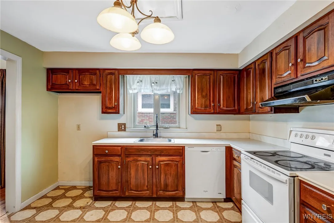2104 Walnut Avenue, Niagara Falls, New York 14301, Niagara Falls, New York 14301, 3 Bedrooms Bedrooms, 7 Rooms Rooms,2 BathroomsBathrooms,Residential,For Sale,2104 Walnut Avenue, Niagara Falls, New York 14301,B1619062