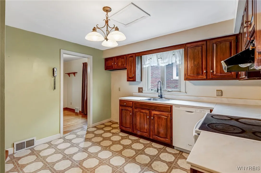 2104 Walnut Avenue, Niagara Falls, New York 14301, Niagara Falls, New York 14301, 3 Bedrooms Bedrooms, 7 Rooms Rooms,2 BathroomsBathrooms,Residential,For Sale,2104 Walnut Avenue, Niagara Falls, New York 14301,B1619062