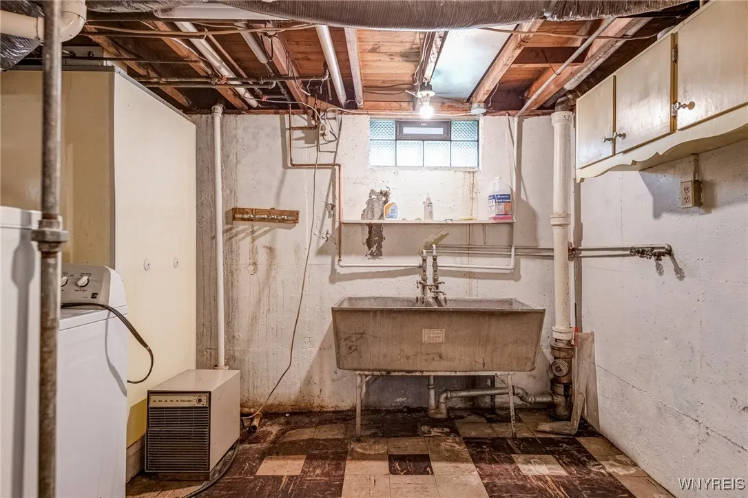 2104 Walnut Avenue, Niagara Falls, New York 14301, Niagara Falls, New York 14301, 3 Bedrooms Bedrooms, 7 Rooms Rooms,2 BathroomsBathrooms,Residential,For Sale,2104 Walnut Avenue, Niagara Falls, New York 14301,B1619062