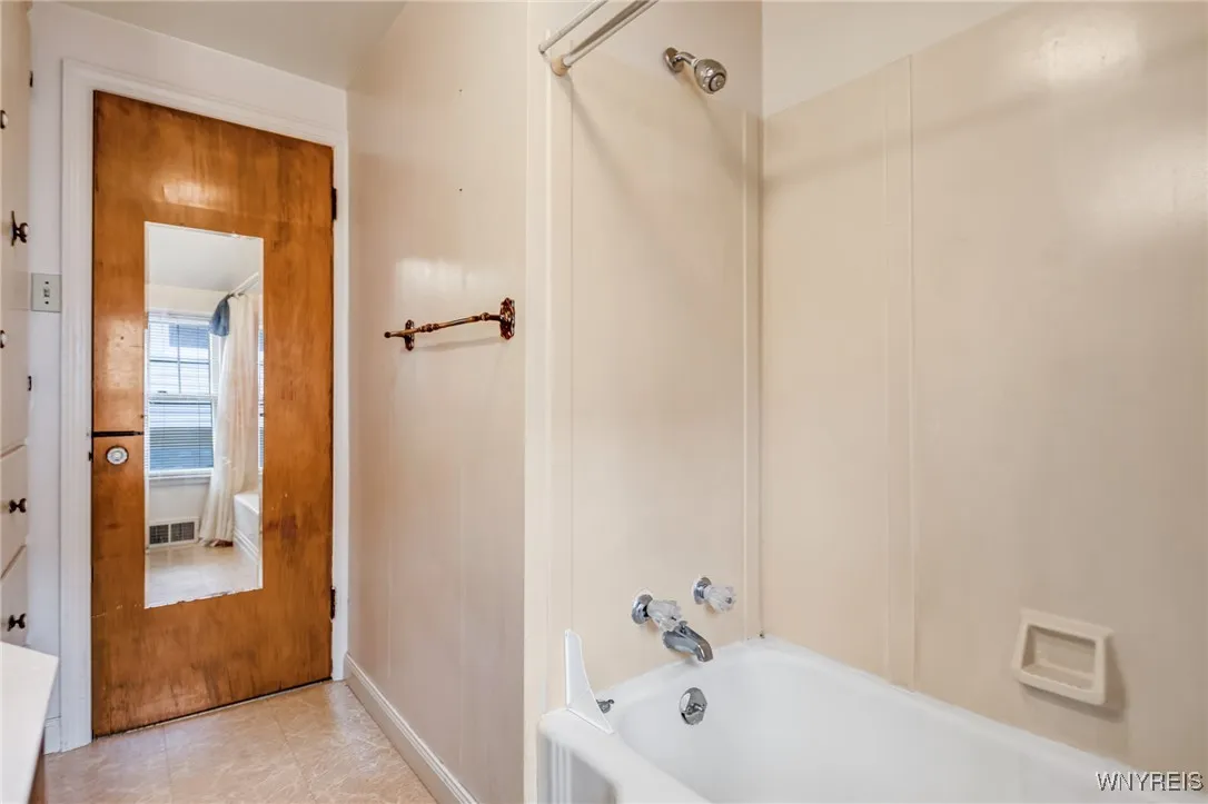 2104 Walnut Avenue, Niagara Falls, New York 14301, Niagara Falls, New York 14301, 3 Bedrooms Bedrooms, 7 Rooms Rooms,2 BathroomsBathrooms,Residential,For Sale,2104 Walnut Avenue, Niagara Falls, New York 14301,B1619062
