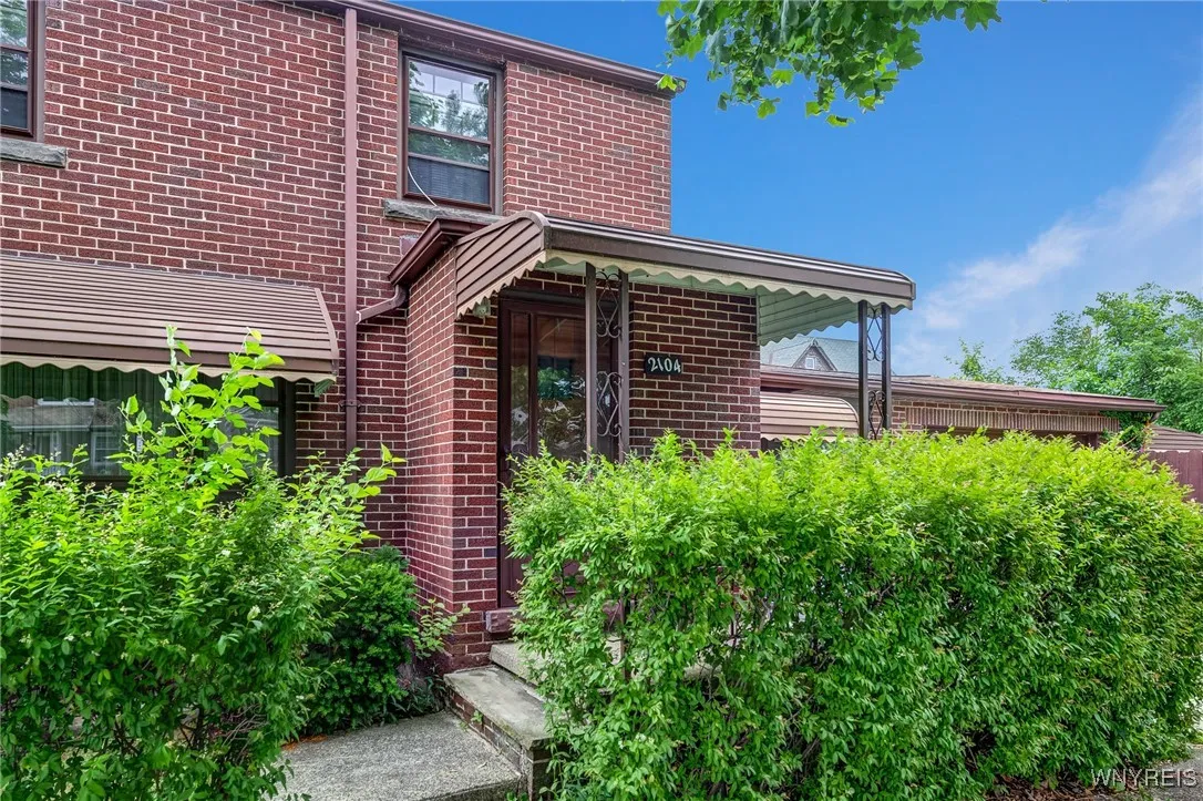 2104 Walnut Avenue, Niagara Falls, New York 14301, Niagara Falls, New York 14301, 3 Bedrooms Bedrooms, 7 Rooms Rooms,2 BathroomsBathrooms,Residential,For Sale,2104 Walnut Avenue, Niagara Falls, New York 14301,B1619062