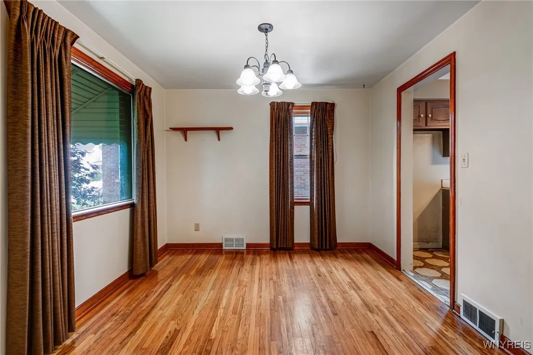 2104 Walnut Avenue, Niagara Falls, New York 14301, Niagara Falls, New York 14301, 3 Bedrooms Bedrooms, 7 Rooms Rooms,2 BathroomsBathrooms,Residential,For Sale,2104 Walnut Avenue, Niagara Falls, New York 14301,B1619062
