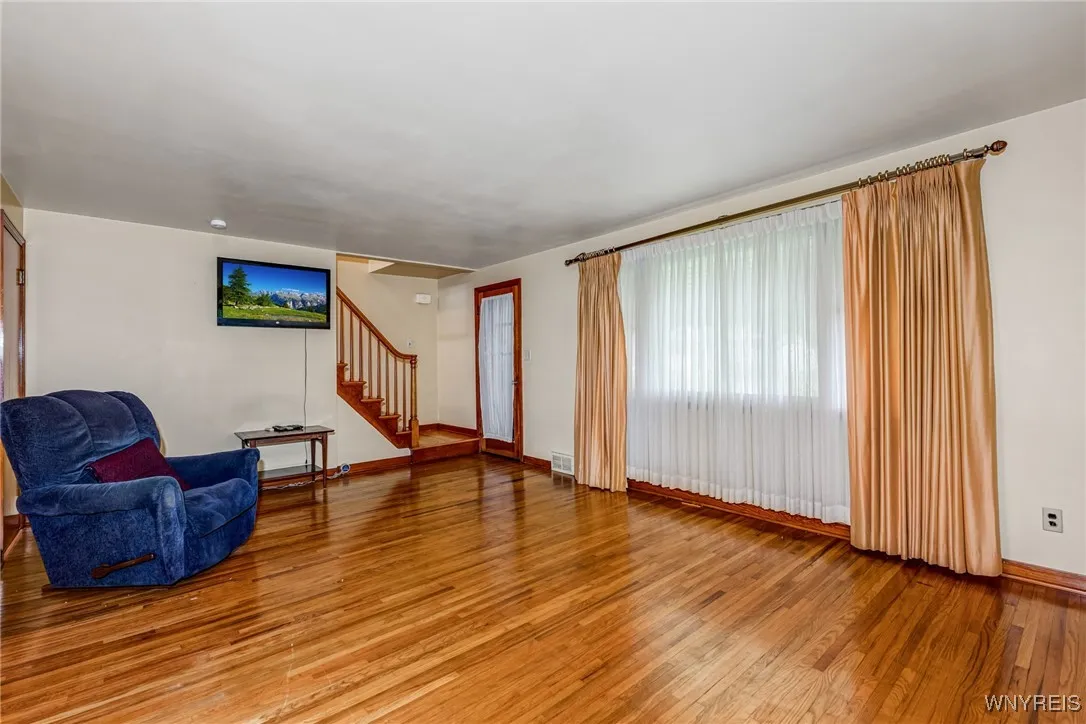 2104 Walnut Avenue, Niagara Falls, New York 14301, Niagara Falls, New York 14301, 3 Bedrooms Bedrooms, 7 Rooms Rooms,2 BathroomsBathrooms,Residential,For Sale,2104 Walnut Avenue, Niagara Falls, New York 14301,B1619062