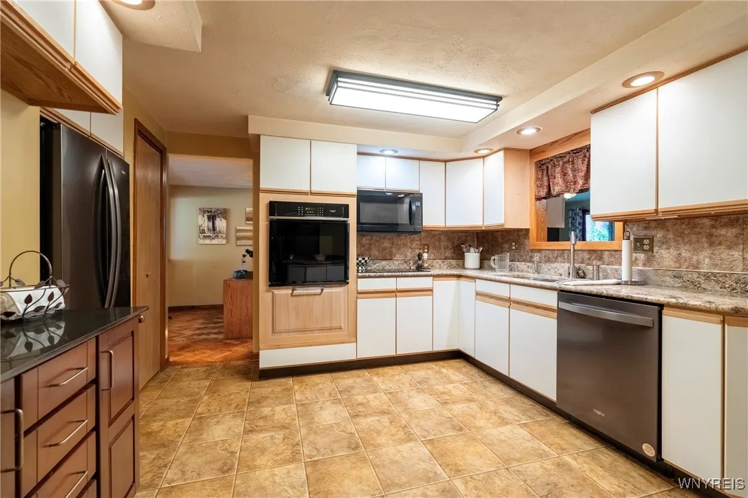 55 Twilight Lane, Amherst, New York 14051, Amherst, New York 14051, 4 Bedrooms Bedrooms, 9 Rooms Rooms,2 BathroomsBathrooms,Residential,For Sale,55 Twilight Lane, Amherst, New York 14051,B1619039