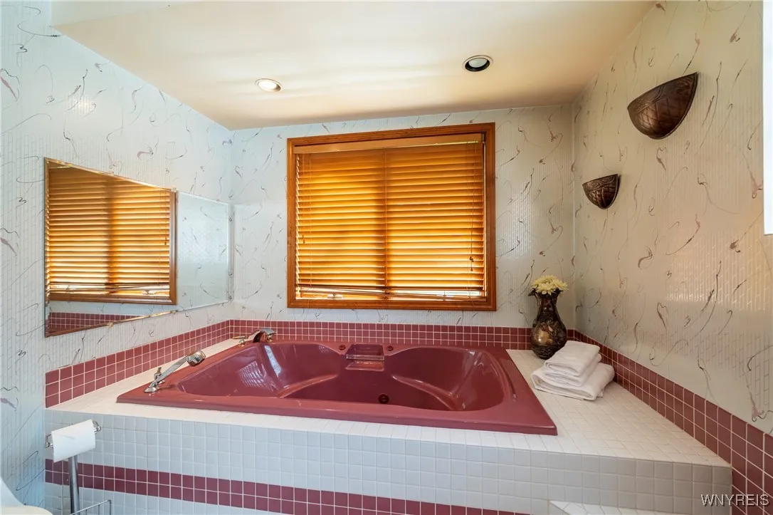 55 Twilight Lane, Amherst, New York 14051, Amherst, New York 14051, 4 Bedrooms Bedrooms, 9 Rooms Rooms,2 BathroomsBathrooms,Residential,For Sale,55 Twilight Lane, Amherst, New York 14051,B1619039