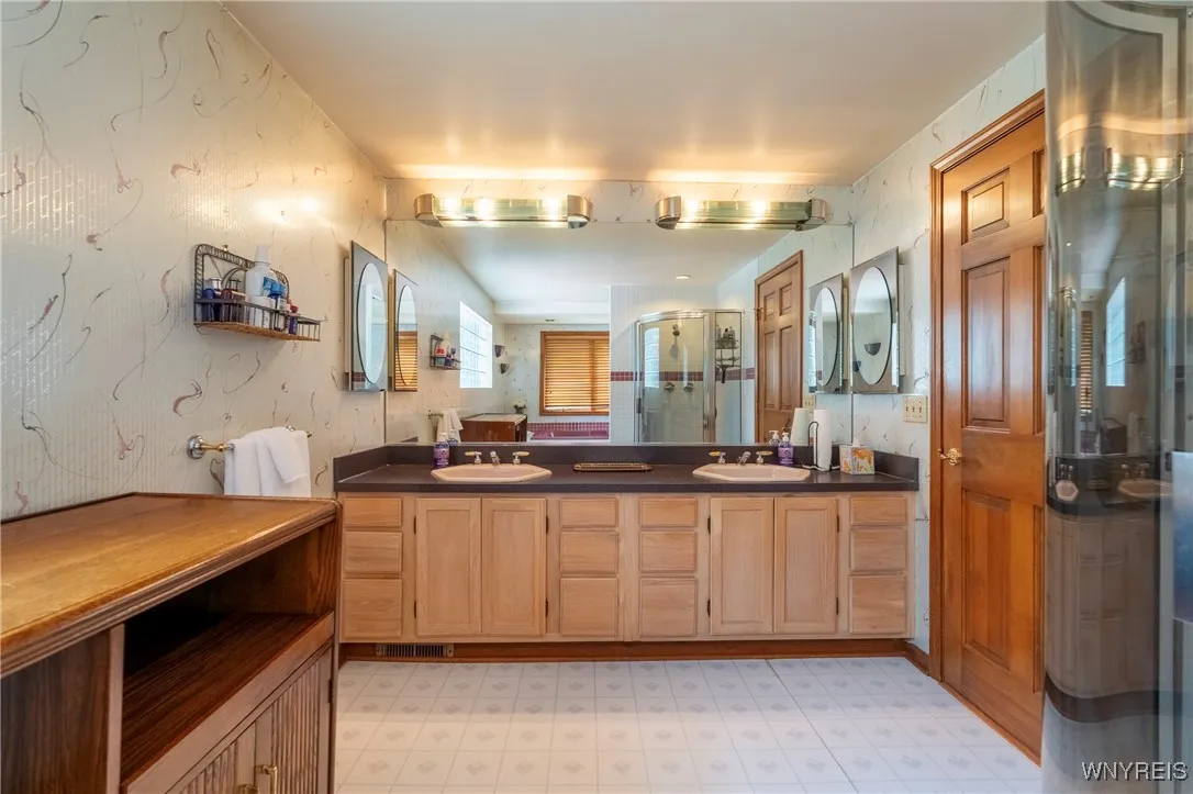 55 Twilight Lane, Amherst, New York 14051, Amherst, New York 14051, 4 Bedrooms Bedrooms, 9 Rooms Rooms,2 BathroomsBathrooms,Residential,For Sale,55 Twilight Lane, Amherst, New York 14051,B1619039