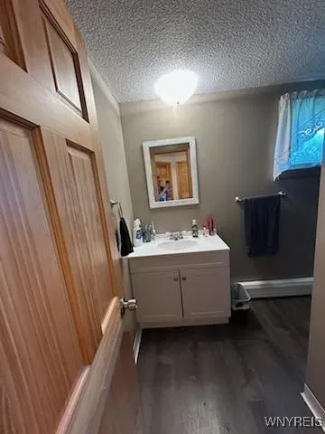 6526 Nash Road, Wheatfield, New York 14120, Wheatfield, New York 14120, 6 Bedrooms Bedrooms, 7 Rooms Rooms,3 BathroomsBathrooms,Residential,For Sale,6526 Nash Road, Wheatfield, New York 14120,B1619053