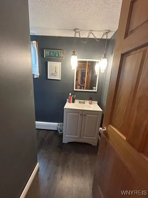 6526 Nash Road, Wheatfield, New York 14120, Wheatfield, New York 14120, 6 Bedrooms Bedrooms, 7 Rooms Rooms,3 BathroomsBathrooms,Residential,For Sale,6526 Nash Road, Wheatfield, New York 14120,B1619053