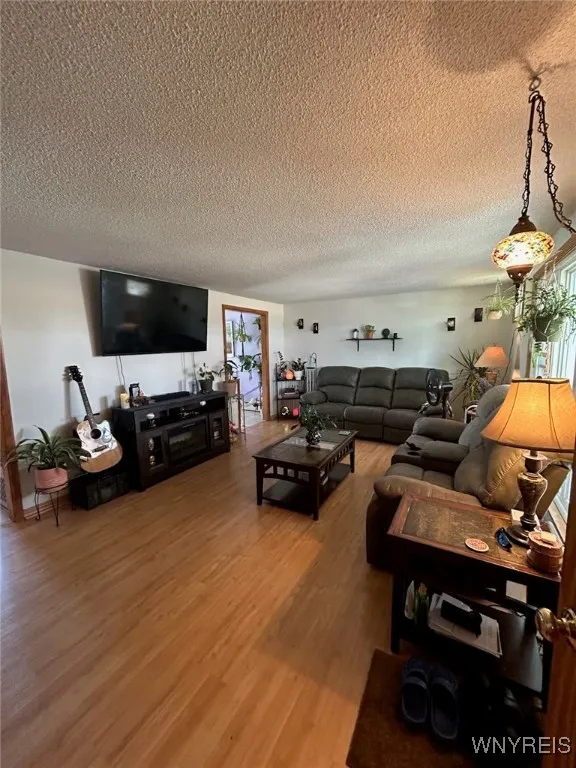 6526 Nash Road, Wheatfield, New York 14120, Wheatfield, New York 14120, 6 Bedrooms Bedrooms, 7 Rooms Rooms,3 BathroomsBathrooms,Residential,For Sale,6526 Nash Road, Wheatfield, New York 14120,B1619053