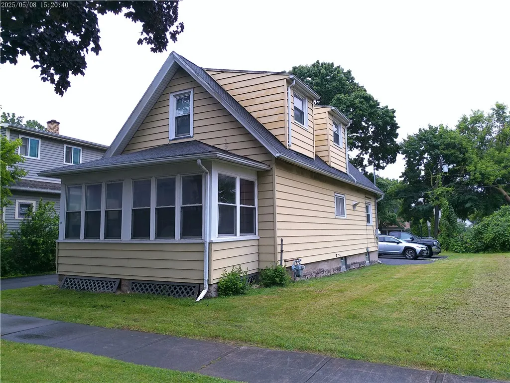 35 Langslow Street, Rochester, New York 14620, Rochester, New York 14620, 3 Bedrooms Bedrooms, 7 Rooms Rooms,2 BathroomsBathrooms,Residential Lease,For Rent,35 Langslow Street, Rochester, New York 14620,R1619095