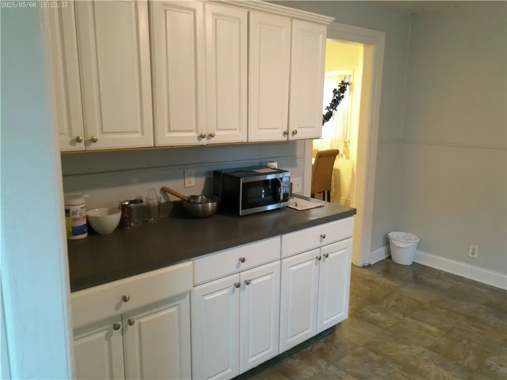 35 Langslow Street, Rochester, New York 14620, Rochester, New York 14620, 3 Bedrooms Bedrooms, 7 Rooms Rooms,2 BathroomsBathrooms,Residential Lease,For Rent,35 Langslow Street, Rochester, New York 14620,R1619095