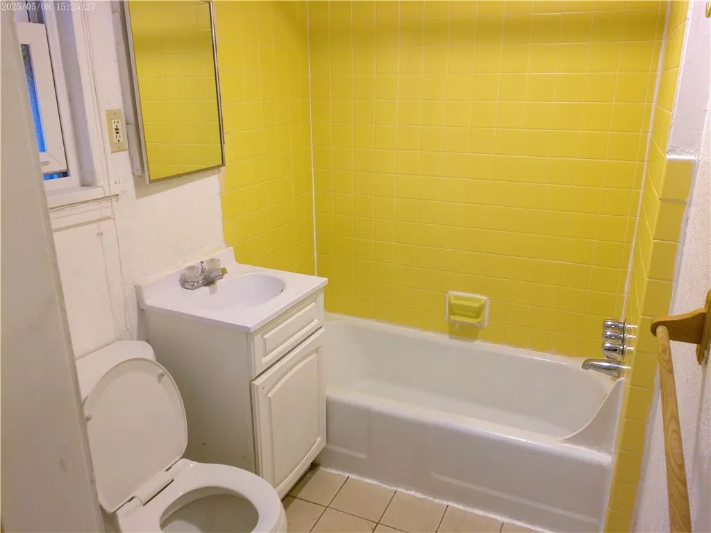 35 Langslow Street, Rochester, New York 14620, Rochester, New York 14620, 3 Bedrooms Bedrooms, 7 Rooms Rooms,2 BathroomsBathrooms,Residential Lease,For Rent,35 Langslow Street, Rochester, New York 14620,R1619095