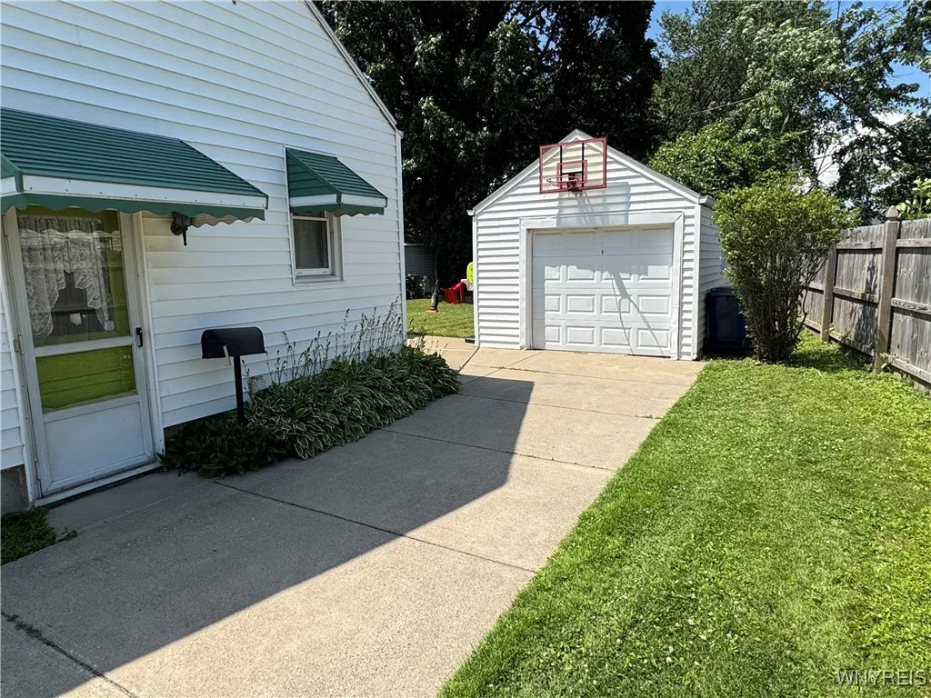 293 Lamont Drive, Amherst, New York 14226, Amherst, New York 14226, 2 Bedrooms Bedrooms, 7 Rooms Rooms,1 BathroomBathrooms,Residential,For Sale,293 Lamont Drive, Amherst, New York 14226,B1618866