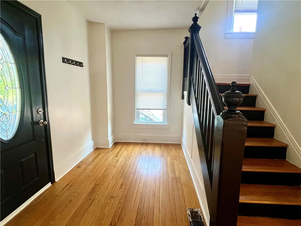 Foyer/Entry Way