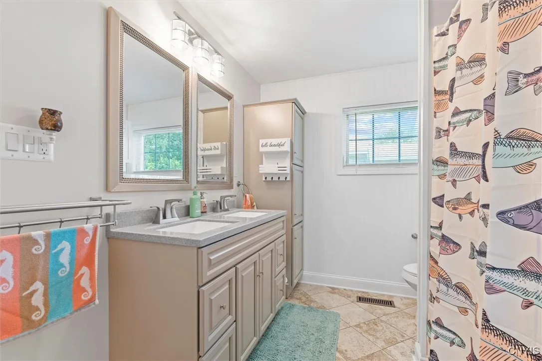 1st flr bth. blue tooth speakers that car pair w/your phone and play music 

