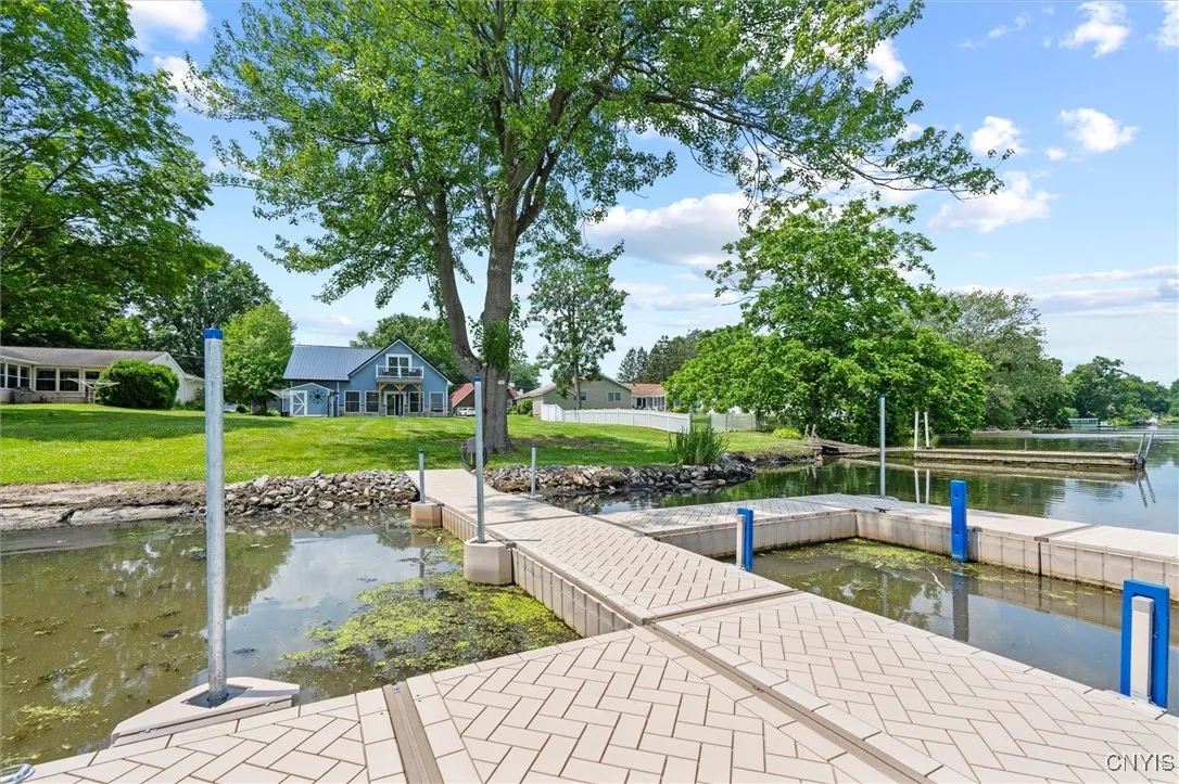 Floating dock, multiple ways to configure .