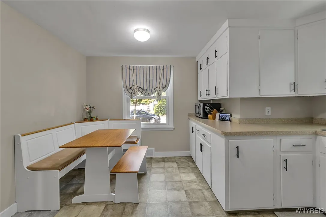 61 Chateau East, Amherst, New York 14226, Amherst, New York 14226, 3 Bedrooms Bedrooms, 6 Rooms Rooms,1 BathroomBathrooms,Residential,For Sale,61 Chateau East, Amherst, New York 14226,B1618801
