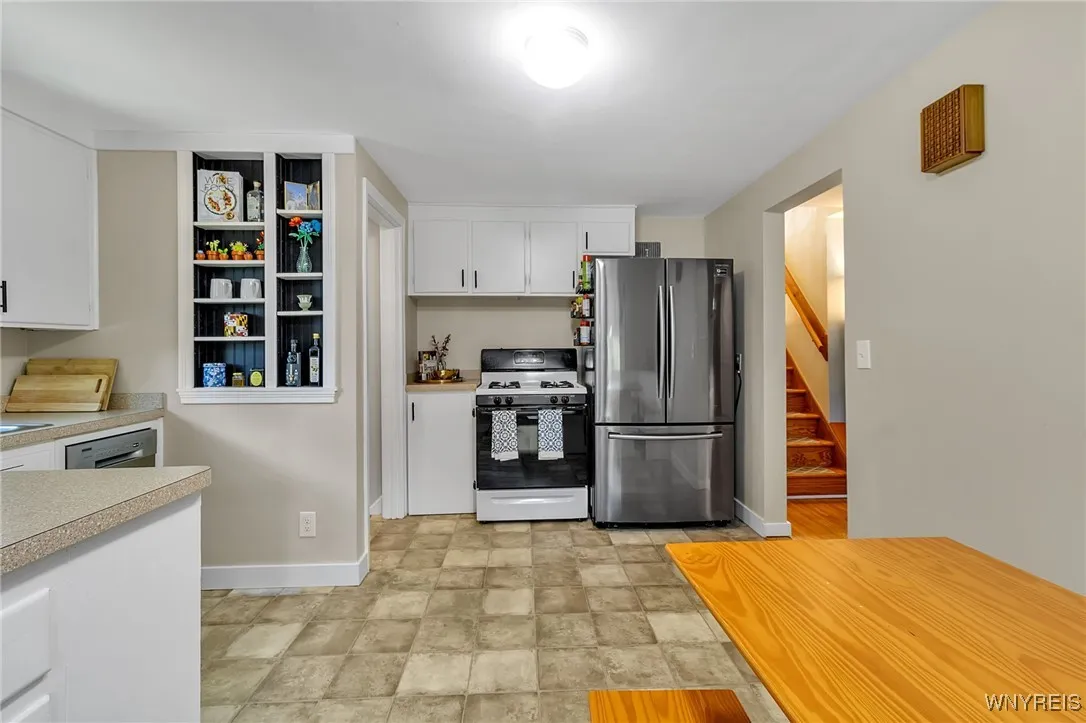 61 Chateau East, Amherst, New York 14226, Amherst, New York 14226, 3 Bedrooms Bedrooms, 6 Rooms Rooms,1 BathroomBathrooms,Residential,For Sale,61 Chateau East, Amherst, New York 14226,B1618801