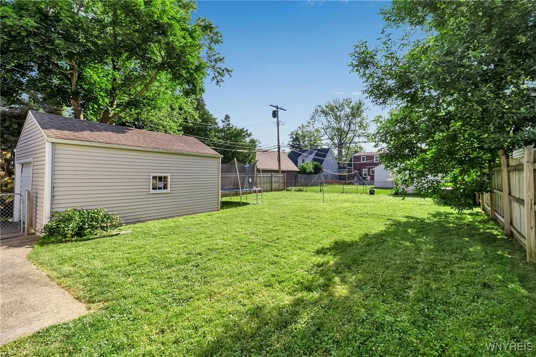 61 Chateau East, Amherst, New York 14226, Amherst, New York 14226, 3 Bedrooms Bedrooms, 6 Rooms Rooms,1 BathroomBathrooms,Residential,For Sale,61 Chateau East, Amherst, New York 14226,B1618801